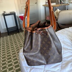 Louis Vuitton Monogram Canvas Drawstring Bucket Shoulder Bag in Brown